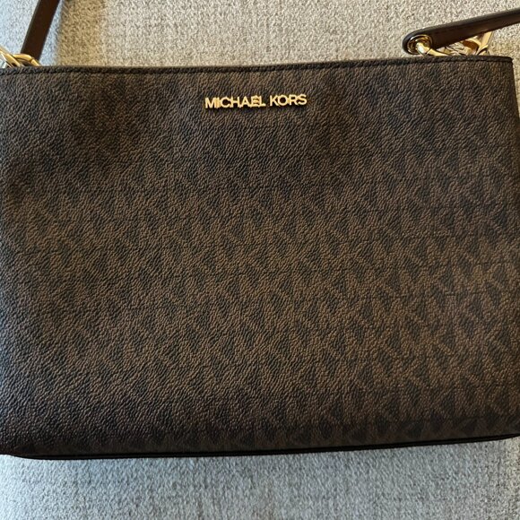 Michael Kors Handbags - Michael Kors Trisha Crossboy Bag